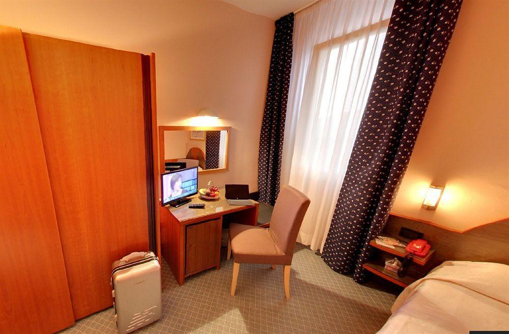 Hotel Rosa Abano Terme Buitenkant foto